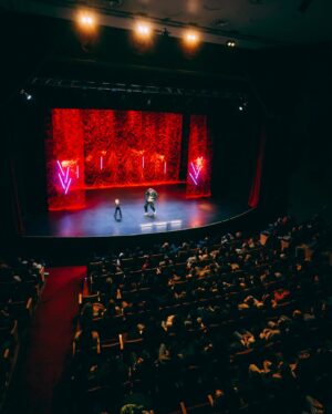 Juan Pablo López Instagram - LOS ÁNGELES! TEATRO MUNICIPAL 🫶🏻
- Viernes 17 Mayo
- 20:00 horas
- 🎟 ticket en www.lacomedia.cl
-
#losangeleschile #comedia #humor #standup #standupcomedy