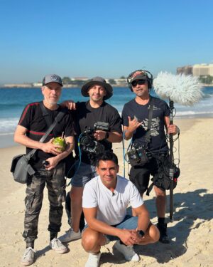 Juan Pablo Queraltó Instagram - Feliz miércoles… pura buena vibra y energía!!! 
Nuestra locación de hoy es BRASIL… Rio de Janeiro….
Agua de Coco, Sol, Playa, pura vida…. Con el equipo preparando sorpresas