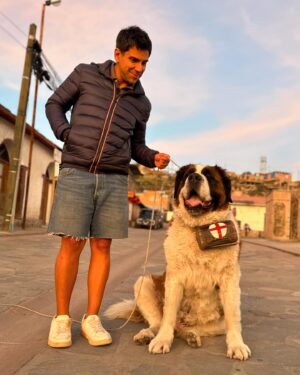 Juan Pablo Queraltó Instagram - Un recorrido por el extremo norte de Chile… Arica, Socoroma, Putre, PoconChile fueron algunos de los lugares que recorrimos con mi tremendo equipo de @sabingochv grabando sorpresas e historias…
Gracias a este grupo de amigos y profesionales que hacen que la pega sea exitosa!!! @fblanchait @eliascontrerasg @orlandoromerom 🙏🏽🙏🏽🙏🏽