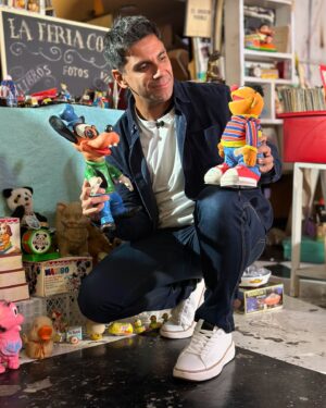Juan Pablo Queraltó Instagram - Feliz martes para todos…. Hoy jugamos como niños en casa con los regalones…. Disfrutando esta hermosa vida familiar ❤️❤️