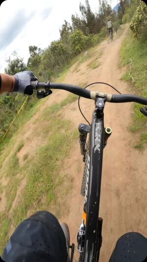Juan Pablo Raba Instagram - Que buen día hoy en el @bikeparkcastillomarroquin .
Necesitamos más espacios así en Bogotá en donde podamos pasar un buen rato sin el miedo a ser asaltados. Están haciendo un trabajo impecable. Pistas para todos los gustos y todos los niveles con seguridad, paramédicos, tienda.
Llegué sólo y terminé en parche!
Gracias @alex_barrios_14 por mostrarme las lineas.
Nos vemos pronto.