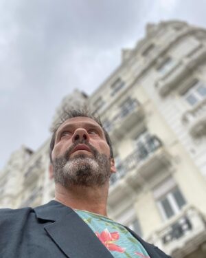 Juan Pablo Shuk Instagram - Hoy tengo que parar y darle gracias a mi profesión por ser tan generosa con migo. Por permitirme conocer lugares fantásticos, gente maravillosa y talentosa. #acoruña #españa #operacionmareanegra