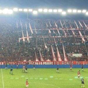 Juan Pablo Sorín Instagram - “Son los bichitos fútbol y toque los globertrotters de #LaPaternal “ una fiesta #elclásico gran partido de todos los jugadores del Bicho @aaajoficial y sensacional la banda ! Que lindo poder estar presente en Boyacá #DAM con amigos como @sebapena76 y el amor d  la gente ! 🐞❤️✊🏾
Tremendos goles x jugadas colectivas y gestos técnicos de alto nivel! Felicitaciones #Oroz @lucianogondou y #AlanLezcano / @thiago.santa inolvidable zurdazo pra enmarcar, y @santiago_montiel15 para asegurar el 3-0 en ese momento

Los golazos en mi Twitter.com/jpsorin6