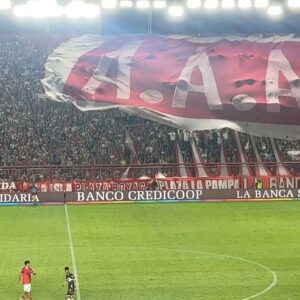 Juan Pablo Sorín Instagram - “Son los bichitos fútbol y toque los globertrotters de #LaPaternal “ una fiesta #elclásico gran partido de todos los jugadores del Bicho @aaajoficial y sensacional la banda ! Que lindo poder estar presente en Boyacá #DAM con amigos como @sebapena76 y el amor d  la gente ! 🐞❤️✊🏾
Tremendos goles x jugadas colectivas y gestos técnicos de alto nivel! Felicitaciones #Oroz @lucianogondou y #AlanLezcano / @thiago.santa inolvidable zurdazo pra enmarcar, y @santiago_montiel15 para asegurar el 3-0 en ese momento

Los golazos en mi Twitter.com/jpsorin6