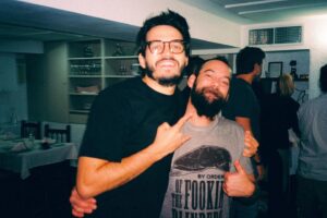 Juan Pablo Villamil Instagram - 1. Hablando con moncho.
2. Comiendo con Koco.
3. Tocando con ustedes.