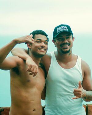 Juan Paiva Instagram - QUANDO A GENTE AMA 🫶🏾✨🥂
.
📸: 
@thenogueira 
@lucaz.santana 
@rafaelfreiiire