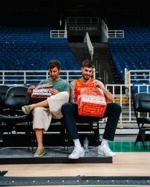 Juancho Hernangómez Instagram - 🔥 SORTEAMOS ALGO ÚNICO... 🔥

🏀 Nuestro querido Juancho Hernangómez, estrella de basket español, ha firmado una camiseta de la @baloncestoesp para el MEJOR JUANCHONISTA y ¡tú puedes serlo y tenerla en tu casa!

¿QUÉ DOS COSAS HAY QUE HACER?

1️⃣ Dejar un comentario con la palabra CAMISETA para que te pasemos después por DM un formulario sencillo para participar en el sorteo

2️⃣ Hacer un pedido con al menos una 🍔 La Madafaka (la edición especial diseñada por @juanchiviris41) y guardar el ticket. Puede ser en local, por @glovo_es o por nuestra web. 

*️⃣ MUY IMPORTANTE: cada pedido es una participación, puedes rellenar tantas veces como pedidos con al menos 1 Madafaka hagas... Y así tendrás más posibilidades

🏀 Además, si eres del JUANCHONISTAS CLUB, ¡cada participación tuya vale doble! Si no eres y quieres formar parte, dinos por DM cuando te escribamos

💚 Ya estás más cerca de tener la camiseta firmada de la selección y de disfrutar tanto como @delaricajuan y @juanchiviris41 en la cancha

#pasiónporlacarne #juanchosbbq #JuanchoXJuanchos #sorteocamiseta #baloncestoespaña #YoComoJuancho #JUANCHONISTAS #JuanchosEnCasa