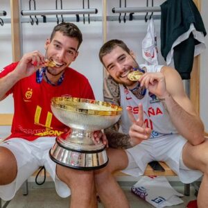 Juancho Hernangómez Instagram - Sabeis que ??? …… SOMOS CAMPEONES DE EUROPA!! 🌍 🥇 🦉 va por ti! Para que la gente sepaaaaaaaa…