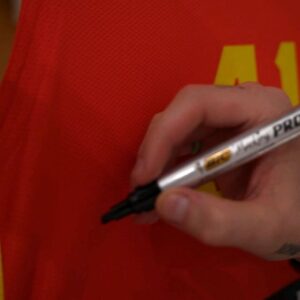 Juancho Hernangómez Instagram - 🔥 SORTEAMOS ALGO ÚNICO... 🔥

🏀 Nuestro querido Juancho Hernangómez, estrella de basket español, ha firmado una camiseta de la @baloncestoesp para el MEJOR JUANCHONISTA y ¡tú puedes serlo y tenerla en tu casa!

¿QUÉ DOS COSAS HAY QUE HACER?

1️⃣ Dejar un comentario con la palabra CAMISETA para que te pasemos después por DM un formulario sencillo para participar en el sorteo

2️⃣ Hacer un pedido con al menos una 🍔 La Madafaka (la edición especial diseñada por @juanchiviris41) y guardar el ticket. Puede ser en local, por @glovo_es o por nuestra web. 

*️⃣ MUY IMPORTANTE: cada pedido es una participación, puedes rellenar tantas veces como pedidos con al menos 1 Madafaka hagas... Y así tendrás más posibilidades

🏀 Además, si eres del JUANCHONISTAS CLUB, ¡cada participación tuya vale doble! Si no eres y quieres formar parte, dinos por DM cuando te escribamos

💚 Ya estás más cerca de tener la camiseta firmada de la selección y de disfrutar tanto como @delaricajuan y @juanchiviris41 en la cancha

#pasiónporlacarne #juanchosbbq #JuanchoXJuanchos #sorteocamiseta #baloncestoespaña #YoComoJuancho #JUANCHONISTAS #JuanchosEnCasa