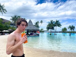 Judah Lewis Instagram - Woke up in the middle of the pacific. It’s alright I guess...