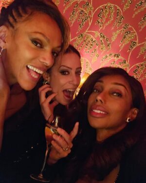 Judi Shekoni Instagram - Christmas girls night! 🌲🌲🌲 @nataliestone111 @the_a.v.a