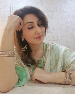 Juhi Babbar Instagram - Biryani, Qorma,Kabaab aur Zardaa..kisi kaam ka nahi chhoda Eid ne😄
Eid Mubaarak...Aap ki Eid kaisi rahi? Kya kya khaaya😋??

( Eid | Chand | Eid Mubarak | Home Food | Yummy | Juhi Babbar Soni )
#EidMubarak #EidFeast #HomeFood #HappyTime #Festival #Fyp #FestiveTime #JuhiBabbarSoni #BabbarSoni