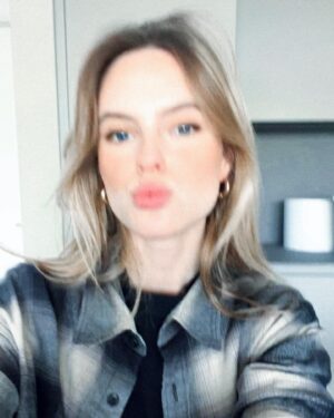 Juju Di Domenico Instagram - Sono scomparsa ma sono successe tante cosine negli ultimi mesi quindi ecco un piccolo photo dump

1. e 2. Mi sono laureata in magistrale quindi chiamatemi pure Dottoressa Juju
3. e 4. Sono stata un po’ di mesi fuori per girare una serie in posti meravigliosi con persone belle 
5. e 6. Ho fatto un trasloco che sembrava non finire mai (attività fortemente sconsigliata per chiunque voglia preservare la propria salute mentale e forse anche fisica) 
7. Baciniii