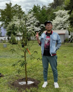 Jujubee Instagram - We planted the 33rd tree today! My favorite and THE BEST apple:

Granny Smith Apple
M. domestica × M. sylvestris

Height: 12’-14’
Width: 14’-16’

USDA hardiness Zones 5-8

🍏 

@boobyeisenhauer @robert_j_designs