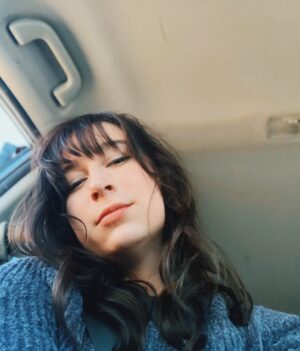 Jules Medcraft Instagram - Mom: Don’t cut your own bangs, Jules. 
Me: