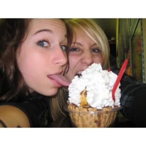 Jules Medcraft Instagram - Happy bday week @mandainthemountain!! From road tripz to sundae splitz I have so many fun memories with you 💜 including getting kicked out of Vegas 👯🤣 I LUH YOU #tonguelicksbutmakeitfashion