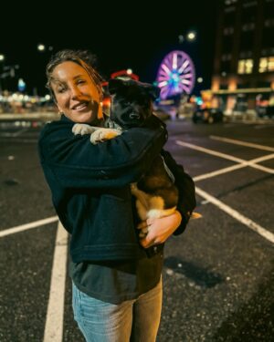 Julia Budd Instagram - Suki says Happy News Years 🖤