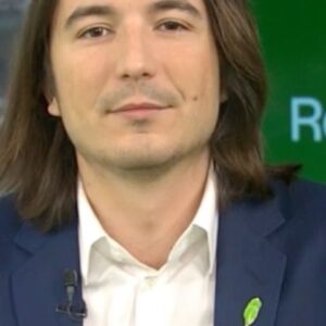 Julia Chatterley Instagram - I was joined by @robinhoodapp CEO Vlad Tenev just before their @nasdaq debut. 

We discuss areas of growth, earning trust & his thoughts on taking that FINRA exam. ✨

#robinhood #IPO #nasdaq #stocks #stockmarket #investing #Bulgaria #entrepreneur #wallstreet #Vlad #VladTenev #finra #ceo