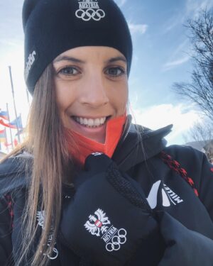 Julia Dujmovits Instagram - All S M I L E S - 2 more days to go ☀️😍♥️

@olympic_team_austria #letsgo