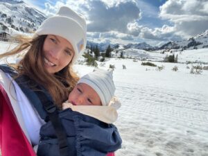 Julia Dujmovits Instagram - ❄️ love 

#showyoutheworld #love #travel #sunkissed #explorer #family #mountains #snowboarding #naturelovers