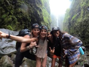 Julia Dujmovits Instagram - stay close to people who feel like sunlight 💛☀️✨

@heidikrings @julia_wiltschko @lyphizbuteeful_fit @mirpanda9