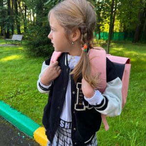 Julia Melnikova Instagram - Ну все, пошла) 
Понедельник, 4 сентября!