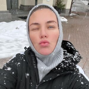Julia Melnikova Instagram - 🤘🏻 тусим с девчонками ) папу ждем)))