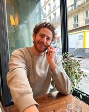 Julia Molkhou Instagram - Vous je ne sais pas, mais moi des qu’il aura raccroché, j’aurai le plaisir de recevoir @pablopauly dans #TQDH.