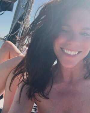 Julia Molkhou Instagram - Lundi (plus du tout au soleil). Mais que c’était bien de revoir Lisbonne (et le soleil).