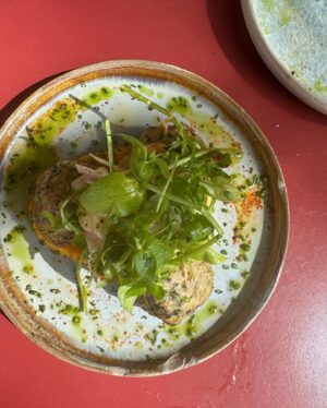 Julia Molkhou Instagram - On ne le dira jamais assez, chez @amatxi_paris c’est bon et c’est vraiment sympa! Venez y à deux, à quatre ou à vingt, vous serez toujours aussi bien reçus!