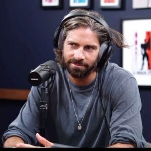 Julia Molkhou Instagram - Vous, je ne sais pas, mais moi j’ai reçu @tomleeb dans « Tant qu’il y aura des hommes » et c’était vraiment un super moment. Vous découvrirez ça bientôt, promis.