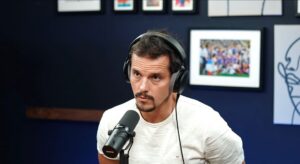 Julia Molkhou Instagram - Vous je ne sais pas, mais moi j’ai passé l’aprem avec ce type formidable. Chef cuisinier, entrepreneur, animateur télé, auteur de nombreux livres. Passionné et passionnant, recevoir @juanarbelaezchef c’est l’assurance de passer un moment vraiment génial. Bientôt dans #TQDH