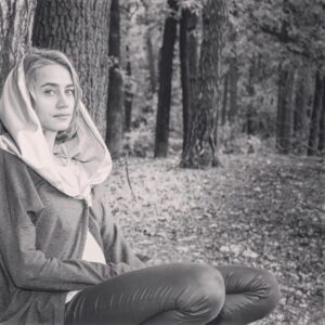 Julia Rosnowska Instagram - throwback do bycia hubą. bo teraz to już za zimbo na hubowanie.
