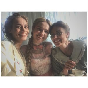 Julia Rosnowska Instagram - Już coraz bliżej! #drogiwolności #soon #threesisters ✨Będziecie oglądać?