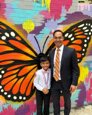 Julián Castro Instagram - Cristián got recognized as an A-Honor Roll student and won a Principal’s Award today. Proud of him! Next up: fourth grade.