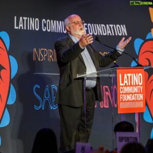 Julián Castro Instagram - It is with great excitement and love that LCF congratulates Father Greg Boyle, founder of @homeboyindustries, for being named a recipient of the Presidential Medal of Freedom! 🏅

Father Greg is being presented with the nation’s highest civilian honor for his work leading Homeboy Industries, the world’s largest gang-intervention and rehabilitation program that changes lives!

In 2019 LCF honored Father Greg Boyle as our Leading Change Awardee! Proud to have supported @homeboyindustries through our Love, Not Fear Fund!

Father Greg, thank you for imagining a world without prisons and for giving us hope. ❤️