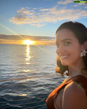Julián Castro Instagram - Had a wonderful time in Hawaii! Such a beautiful place. (Now I’ve been to 49 states. Just one more left: West Virginia. Any good ideas about where to visit there?)
