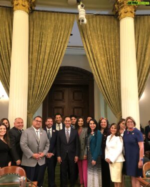 Julián Castro Instagram - Great to visit today with California Assembly Speaker  Robert Rivas @caspeakerrivas , Latino Caucus Chair Sabrina Cervantes @cervantesforsenate and members of the California legislature to discuss the @latinocommfdn ‘s efforts to boost civic engagement and economic success.