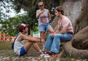 Julián Cerati Instagram - En la primera foto me estoy riendo de la última foto😜
La Primera vez ya disponible en @netflixlat 
Ya la vieron?
Los leo❤️