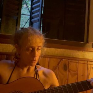Julián Cerati Instagram - Feliz vuelta al Sol a mi madre:
Necesitaría una galaxia de palabras para poder describir el amor y la admiración que le tengo. Por lo pronto, me limitaré a subir esta secuencia de imágenes que intenta ilustrar un poco de la esencia de este ser de luz.
Gracias por tu vida, la de Valy y la mía❤️