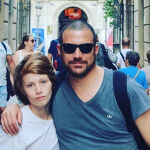Julián Elfenbein Instagram - Hoy cumple 17 mi bebé. 
Hoy cumple 17 mi partner.
Hoy cumple 17 mi todo. 

Te amo Benjamín. 
Feliz cumple Yeye.

@benjaelfenbein