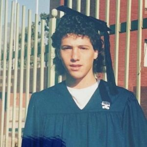Julián Elfenbein Instagram - Un recuerdo. Algunos pocos años atrás !!!.

Besos 💋  a todas y todos. Q descansen. 

#recuerdodecuandosalídelcolegio