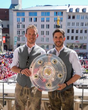 Julian Nagelsmann Instagram - Marienplatz. Unsere Fans. Rathausbalkon. Meisterschale.

Für mich ist ein wahrer Traum in Erfüllung gegangen und ich bin sehr stolz und dankbar. Schön, diesen Moment mit Euch teilen zu können. Das macht Lust auf mehr. 

#MiaSanMeister #MiaSanMia