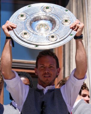 Julian Nagelsmann Instagram - Marienplatz. Unsere Fans. Rathausbalkon. Meisterschale.

Für mich ist ein wahrer Traum in Erfüllung gegangen und ich bin sehr stolz und dankbar. Schön, diesen Moment mit Euch teilen zu können. Das macht Lust auf mehr. 

#MiaSanMeister #MiaSanMia