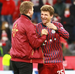 Julian Nagelsmann Instagram - #MiaSanMia 
Ein Team! Wichtiger Sieg für uns, mit euch Fans im Rücken. Glückwunsch @manuelneuer zum 310. Bundesliga-Sieg