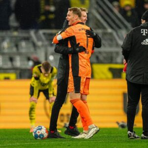 Julian Nagelsmann Instagram - Unglaublich intensives Spiel! In einer über 100 Minuten umkämpften Partie, sind wir froh, dass wir am Ende dank einer starken und geschlossenen Mannschaftsleistung die Tabellenführung ausbauen konnten. #MiaSaMia @fcbayern