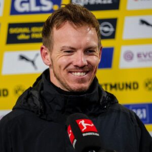 Julian Nagelsmann Instagram - Unglaublich intensives Spiel! In einer über 100 Minuten umkämpften Partie, sind wir froh, dass wir am Ende dank einer starken und geschlossenen Mannschaftsleistung die Tabellenführung ausbauen konnten. #MiaSaMia @fcbayern
