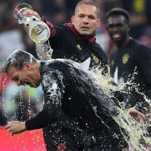 Julian Nagelsmann Instagram - Deutscher Meister #MiaSanMia
Ein unbeschreiblich schönes Gefühl bereits am 31. Spieltag die Meisterschaft in unserer Arena mit euch allen zu feiern. Mein erster Meistertitel ist für mich etwas ganz besonderes. Die letzte Tage waren sehr anspruchsvoll, wir haben viel analysiert und gesprochen. Heute das Topspiel gegen den BVB zu gewinnen, damit für den Verein die zehnte Meisterschaft in Folge klarzumachen und danach meine erste Bierdusche zu bekommen, fühlt sich einfach toll an. Danke für eure Unterstützung @fcbayern