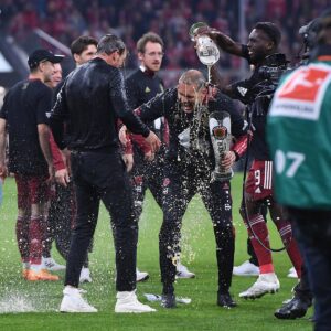 Julian Nagelsmann Instagram - Deutscher Meister #MiaSanMia
Ein unbeschreiblich schönes Gefühl bereits am 31. Spieltag die Meisterschaft in unserer Arena mit euch allen zu feiern. Mein erster Meistertitel ist für mich etwas ganz besonderes. Die letzte Tage waren sehr anspruchsvoll, wir haben viel analysiert und gesprochen. Heute das Topspiel gegen den BVB zu gewinnen, damit für den Verein die zehnte Meisterschaft in Folge klarzumachen und danach meine erste Bierdusche zu bekommen, fühlt sich einfach toll an. Danke für eure Unterstützung @fcbayern