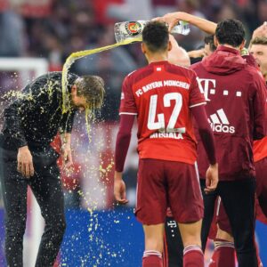 Julian Nagelsmann Instagram - Deutscher Meister #MiaSanMia
Ein unbeschreiblich schönes Gefühl bereits am 31. Spieltag die Meisterschaft in unserer Arena mit euch allen zu feiern. Mein erster Meistertitel ist für mich etwas ganz besonderes. Die letzte Tage waren sehr anspruchsvoll, wir haben viel analysiert und gesprochen. Heute das Topspiel gegen den BVB zu gewinnen, damit für den Verein die zehnte Meisterschaft in Folge klarzumachen und danach meine erste Bierdusche zu bekommen, fühlt sich einfach toll an. Danke für eure Unterstützung @fcbayern